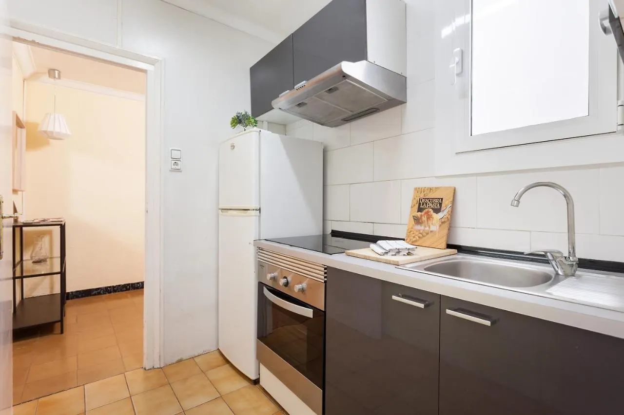 Apartamento Con Encanto, Luminoso Y Tranquilo Apartment L'Hospitalet de Llobregat Spain